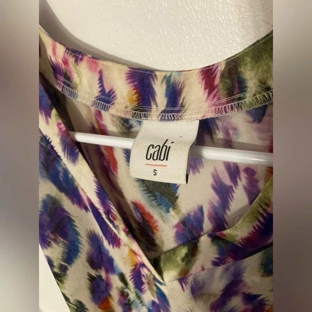 Cabi animal print short sleeve blouse in size small. Adorable shirt